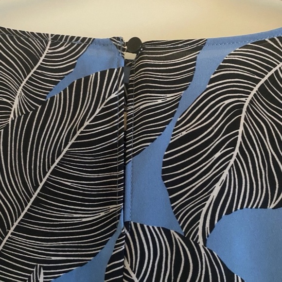 Nine West Blue & Black Leaf Print Tie-Front Blouse Size Large - Picture 5 of 11